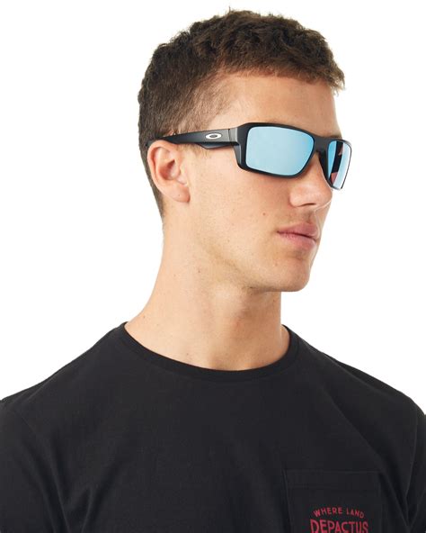 oakley sunglasses fit large face.